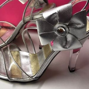 Betsey Johnson shoes clear lucite gold silver heels vintage bow 5.5 retro doll